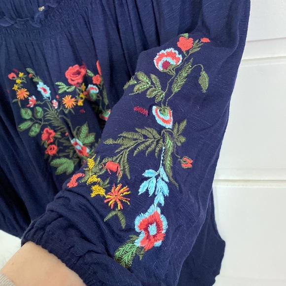 Embroidered Ruff Hewn Top - Picture 5 of 6